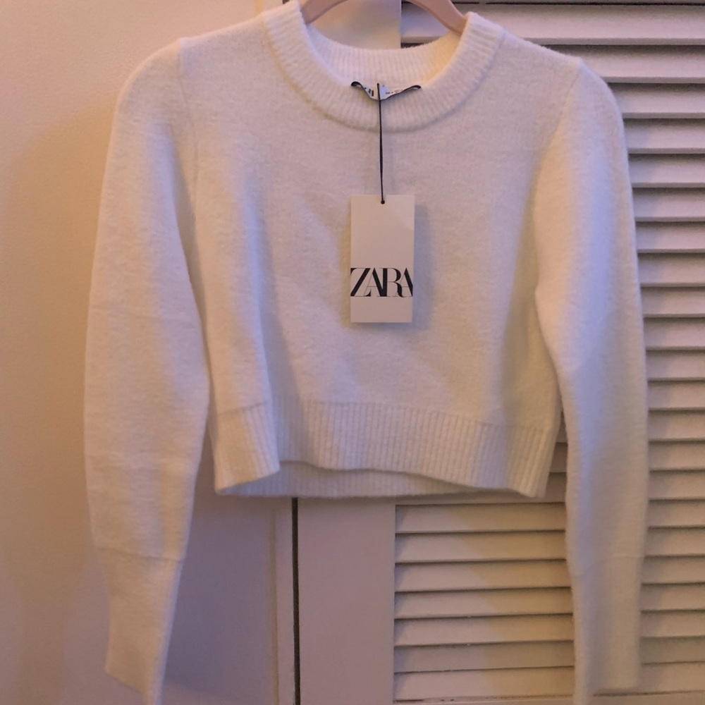 ZARA WHITE CROPPED SWEATER!! NWT!!